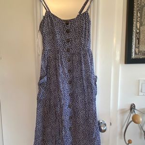 Really pretty Princess Polly midi dress💙🤍